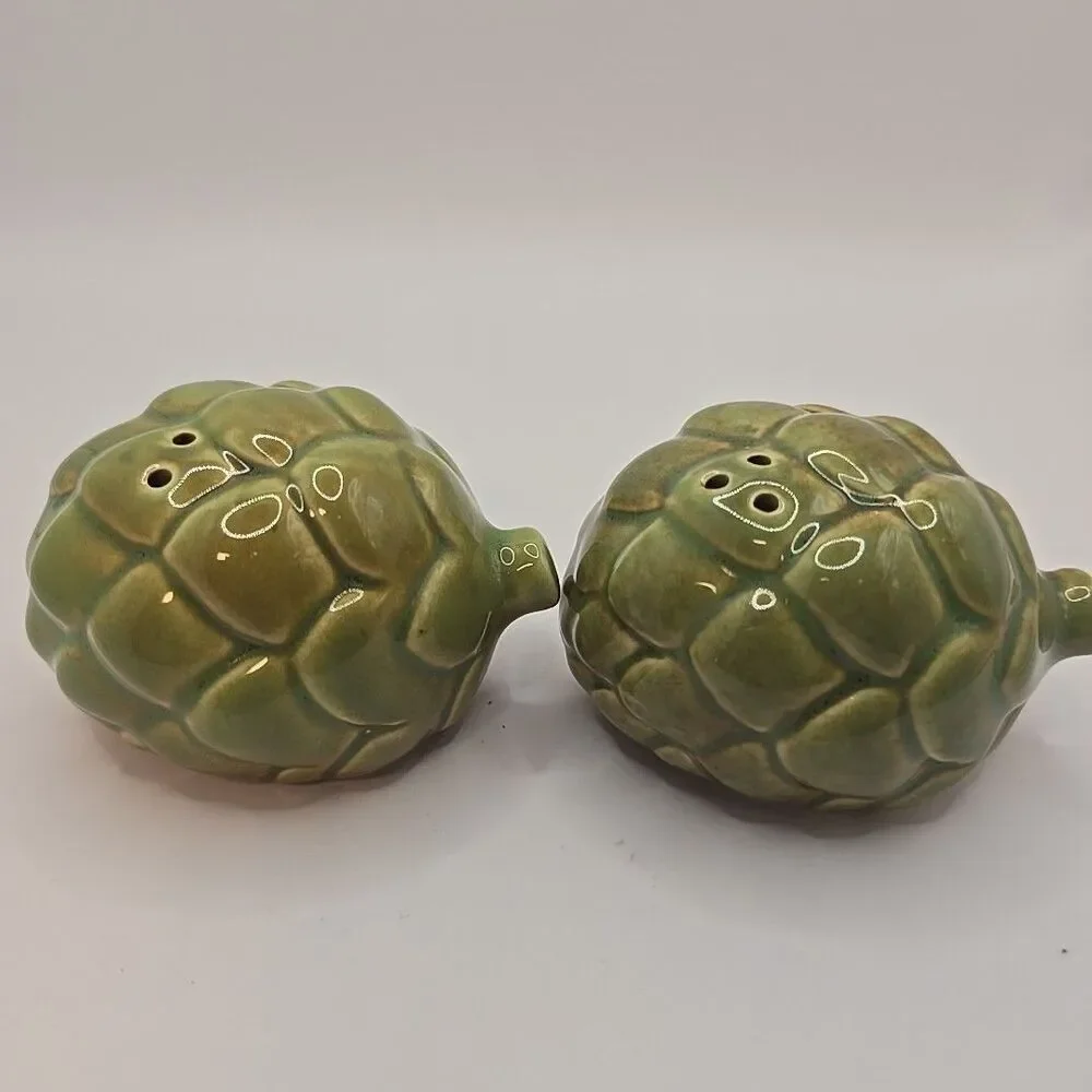 Artichoke Shaped Ceramic Salt and Pepper Shakers Set 3.5